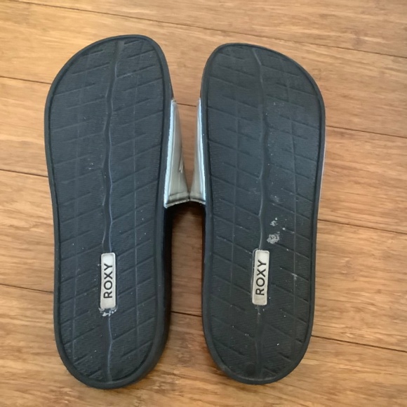 Roxy Slides - Picture 4 of 4